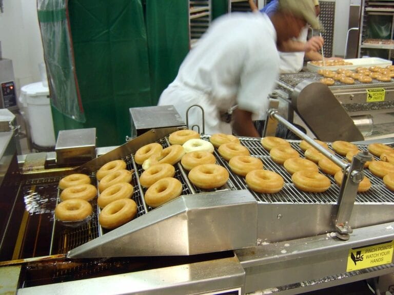 How does an ERP help food traceability?