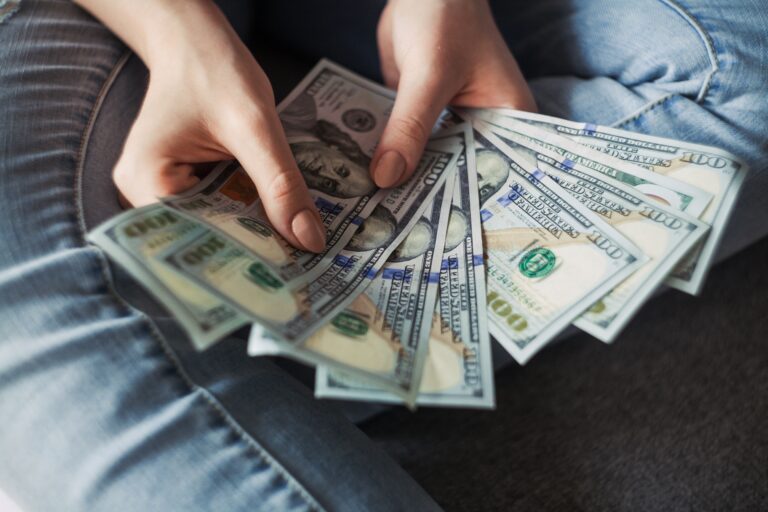 ¿Cuánta vida le queda al dinero en efectivo?