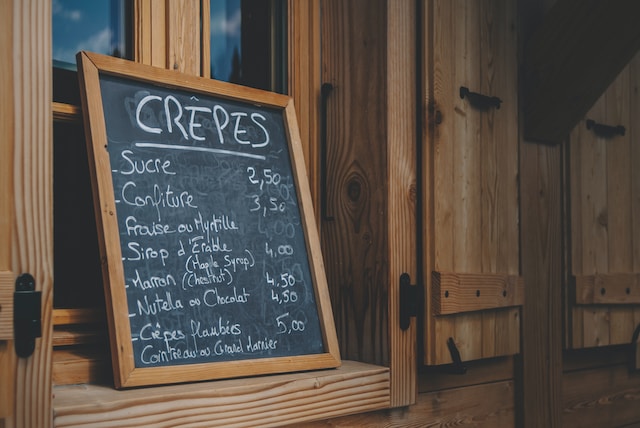 pizarra con preios de crepes